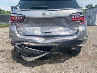 2018 Jeep Compass Latitude 4x4 - Primary Damage Right Image